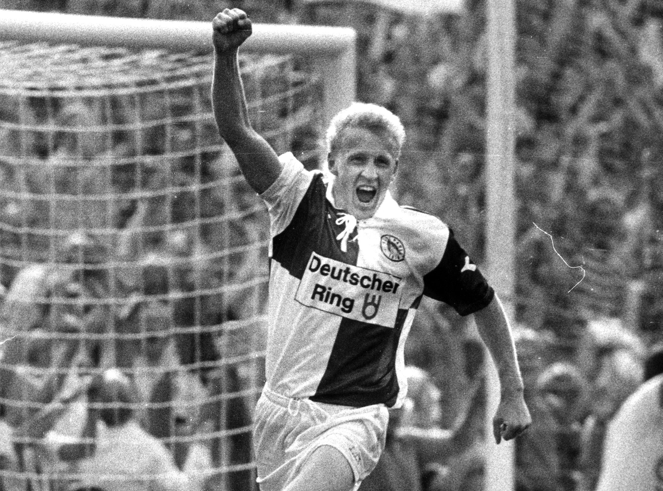 Markus 'Toni' Sailer, der hier das 3:1 im Heimspiel gegen Uerdingen im August 1991 bejubelt, war der erste Montagabend-Torschütze unseres FCSP in der 2. Bundesliga.