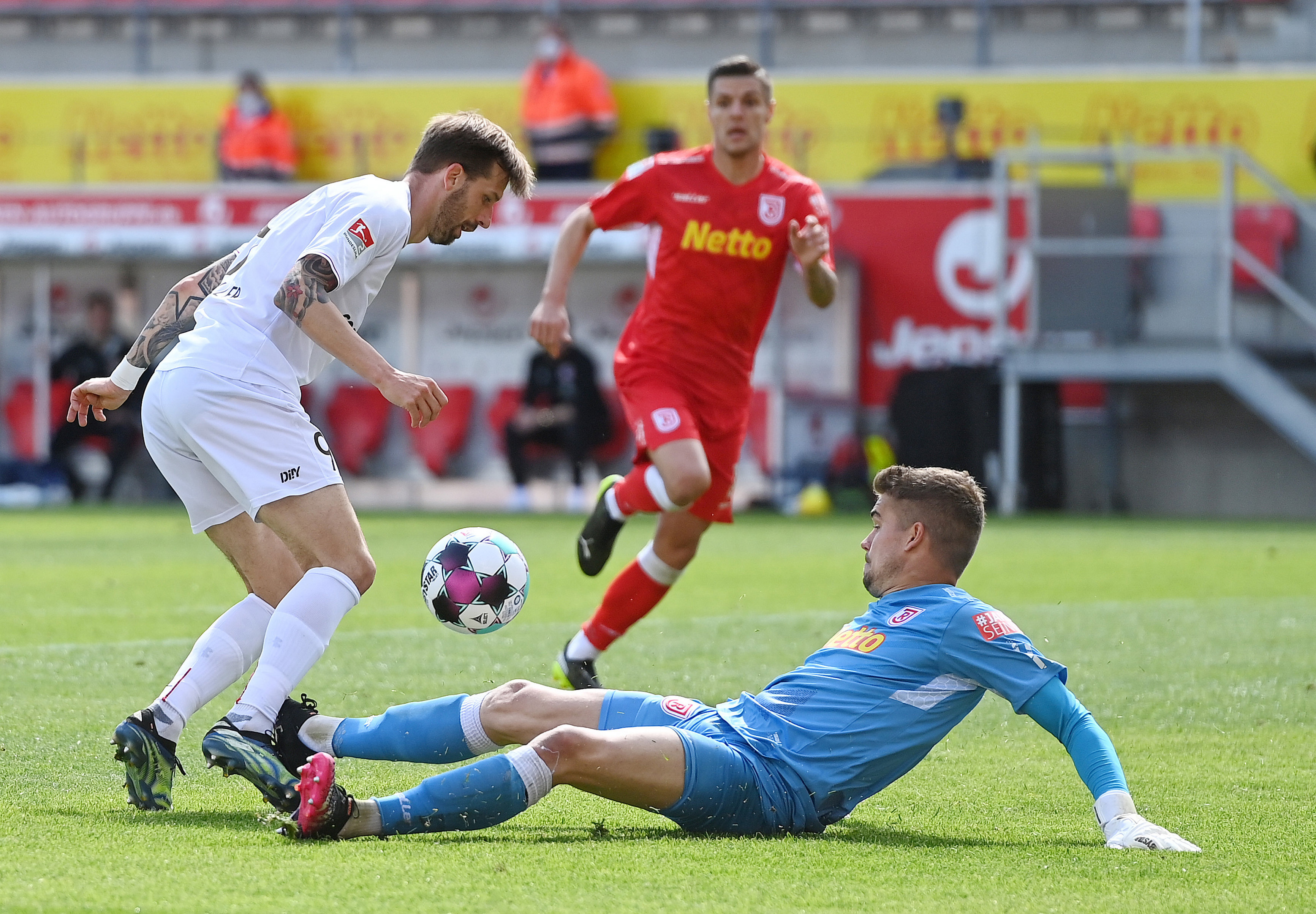 Guido Burgstaller had an early opportunity to open the scoring but was denied by Regensburg keeper Alexander Meyer as he tried to take the ball around him.