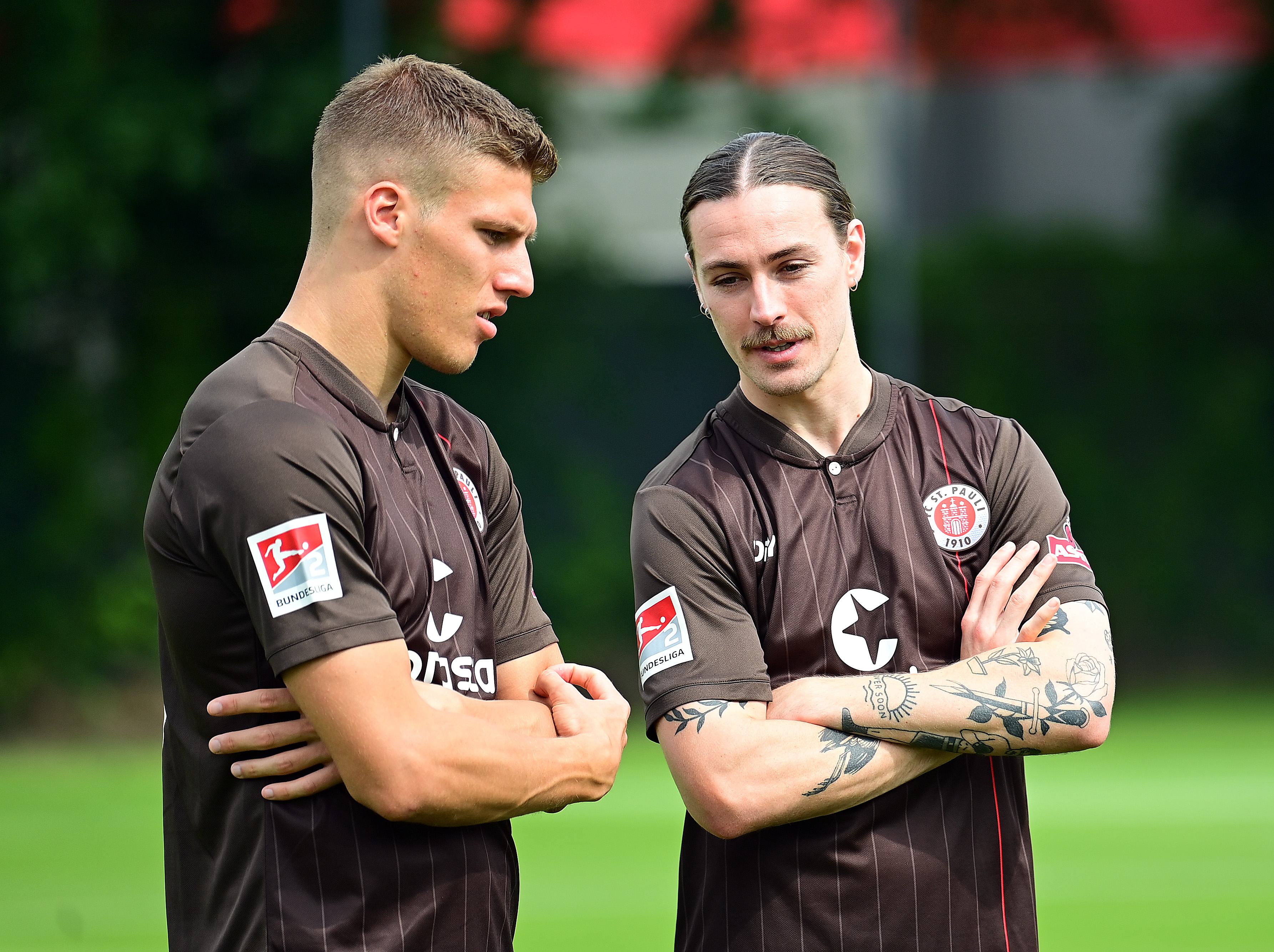 New signings Jackson Irvine (right) and Jakov Medić in conversation.