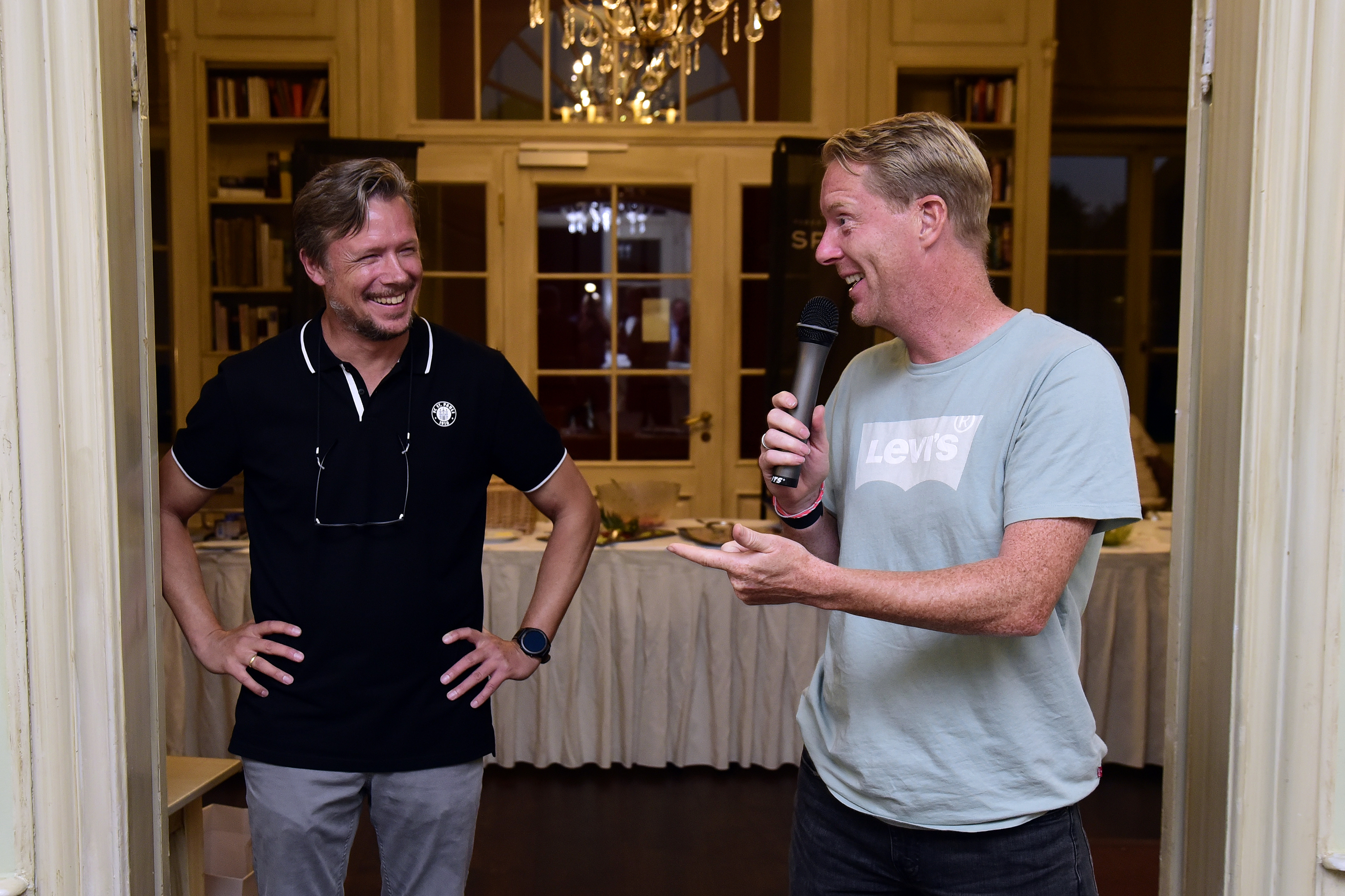 Turnier-Organisator Dr. Philippe Niebuhr und Cheftrainer Timo Schultz bei der Abendveranstaltung.