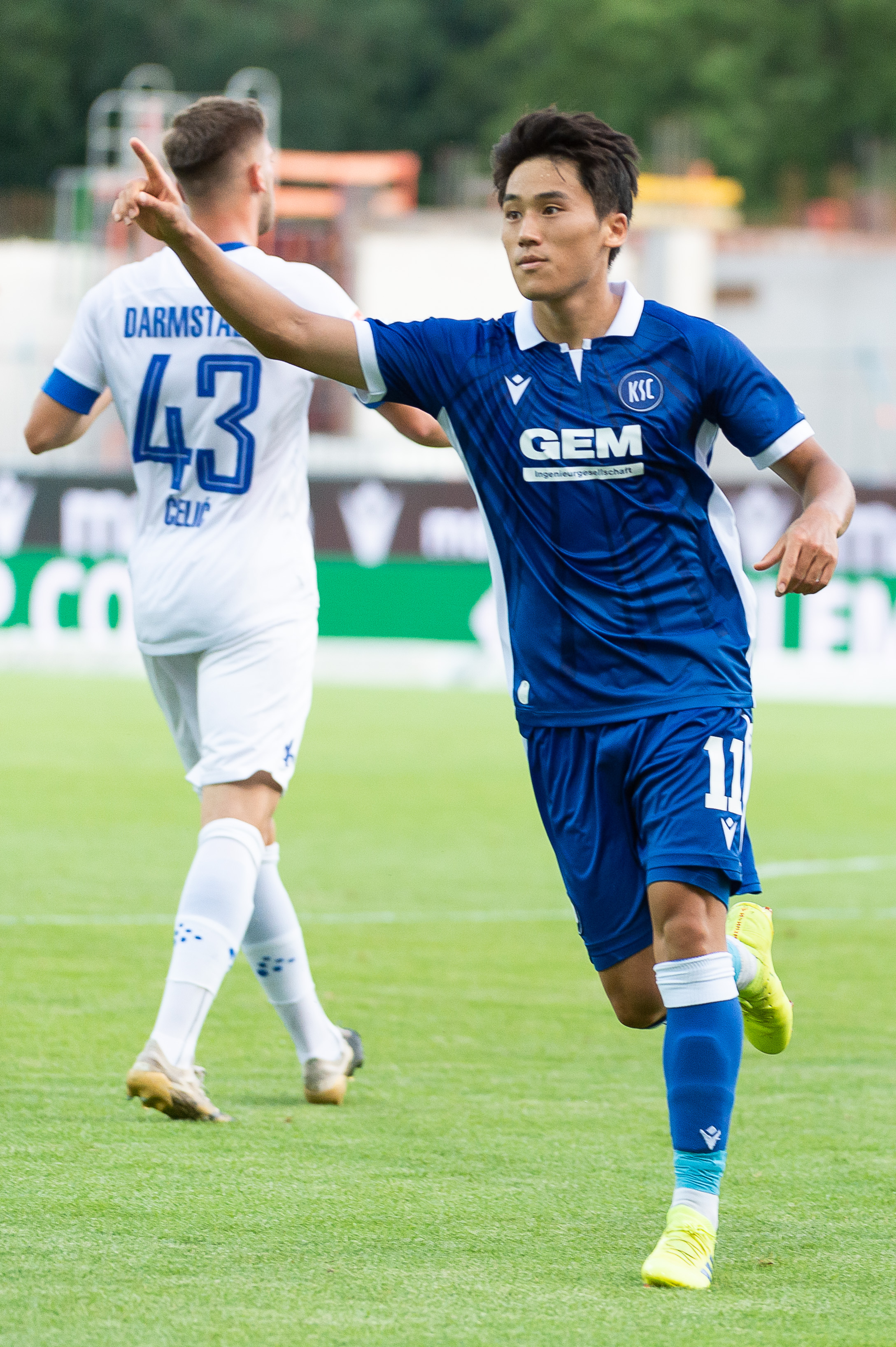 Kyoungrok bejubelt seinen Treffer im Spiel gegen den SV Darmstadt 98.