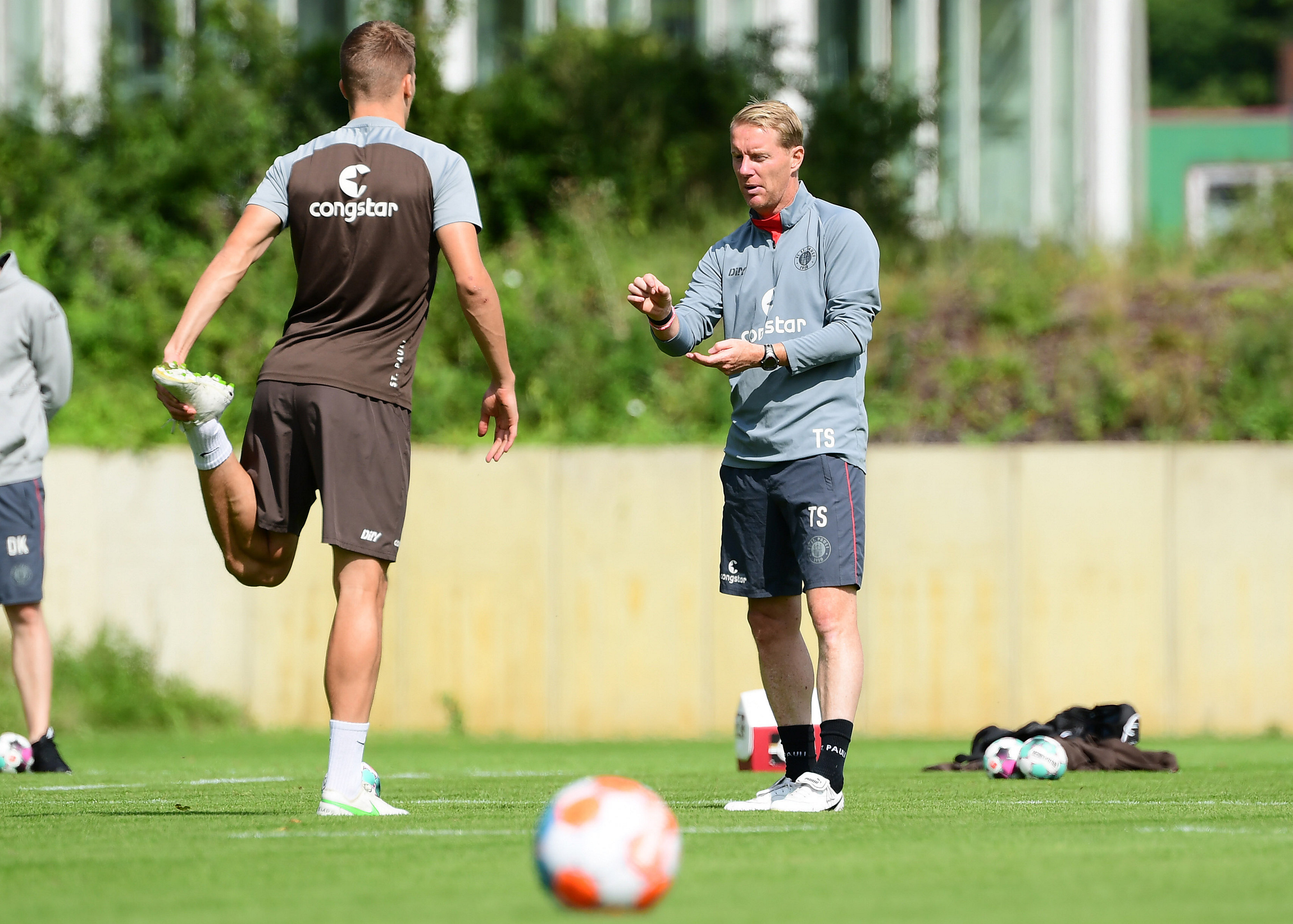 Cheftrainr Timo Schultz fordert von seiner Mannschaft noch zwei gute Trainingseinheiten und im Spiel gegen Dresden dann alles, was das Team auszeichnet.