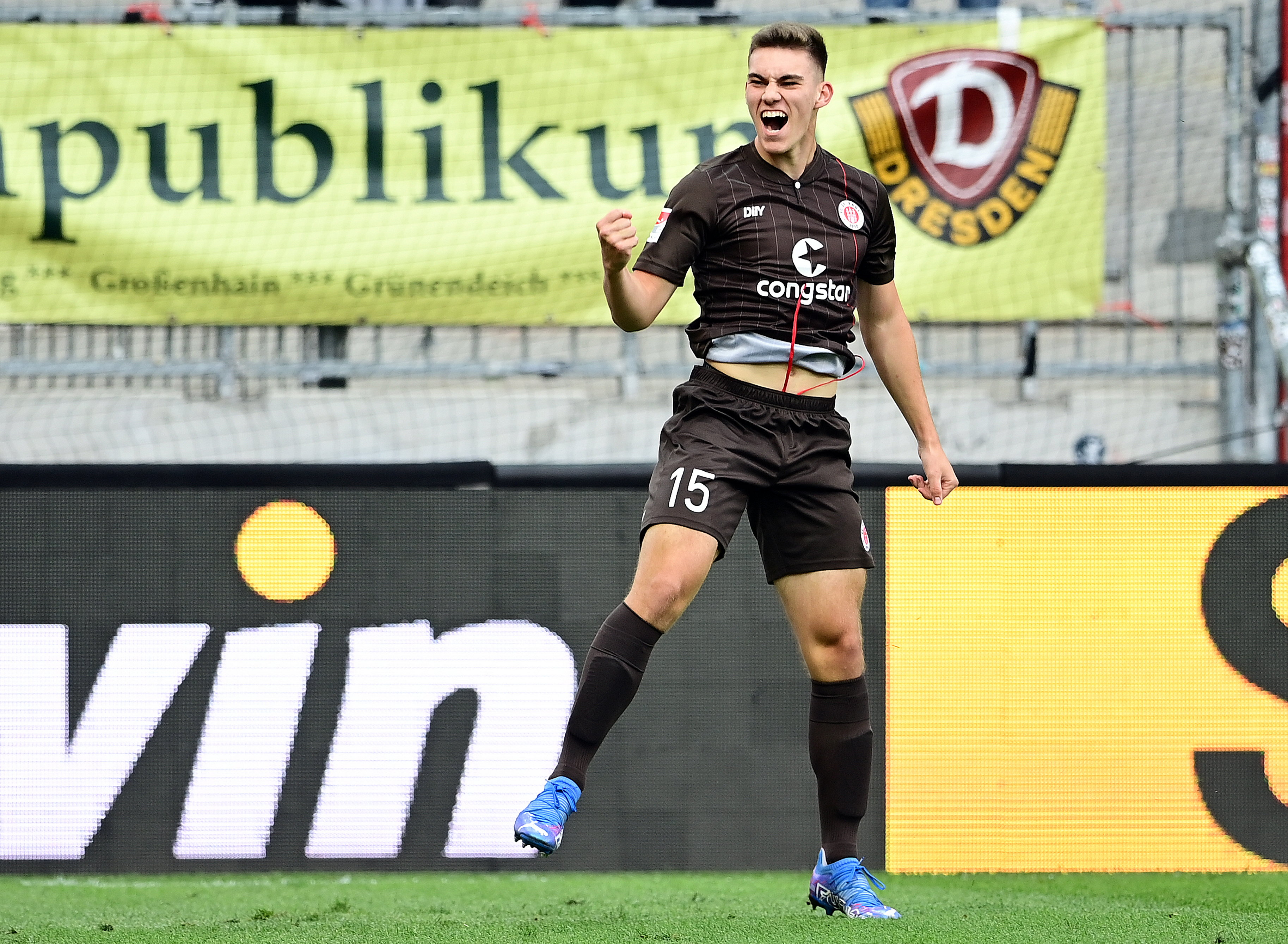 Marcel Beifus bejubelt seinen Treffer zum 3:0 im Heimspiel gegen Dynamo Dresden.