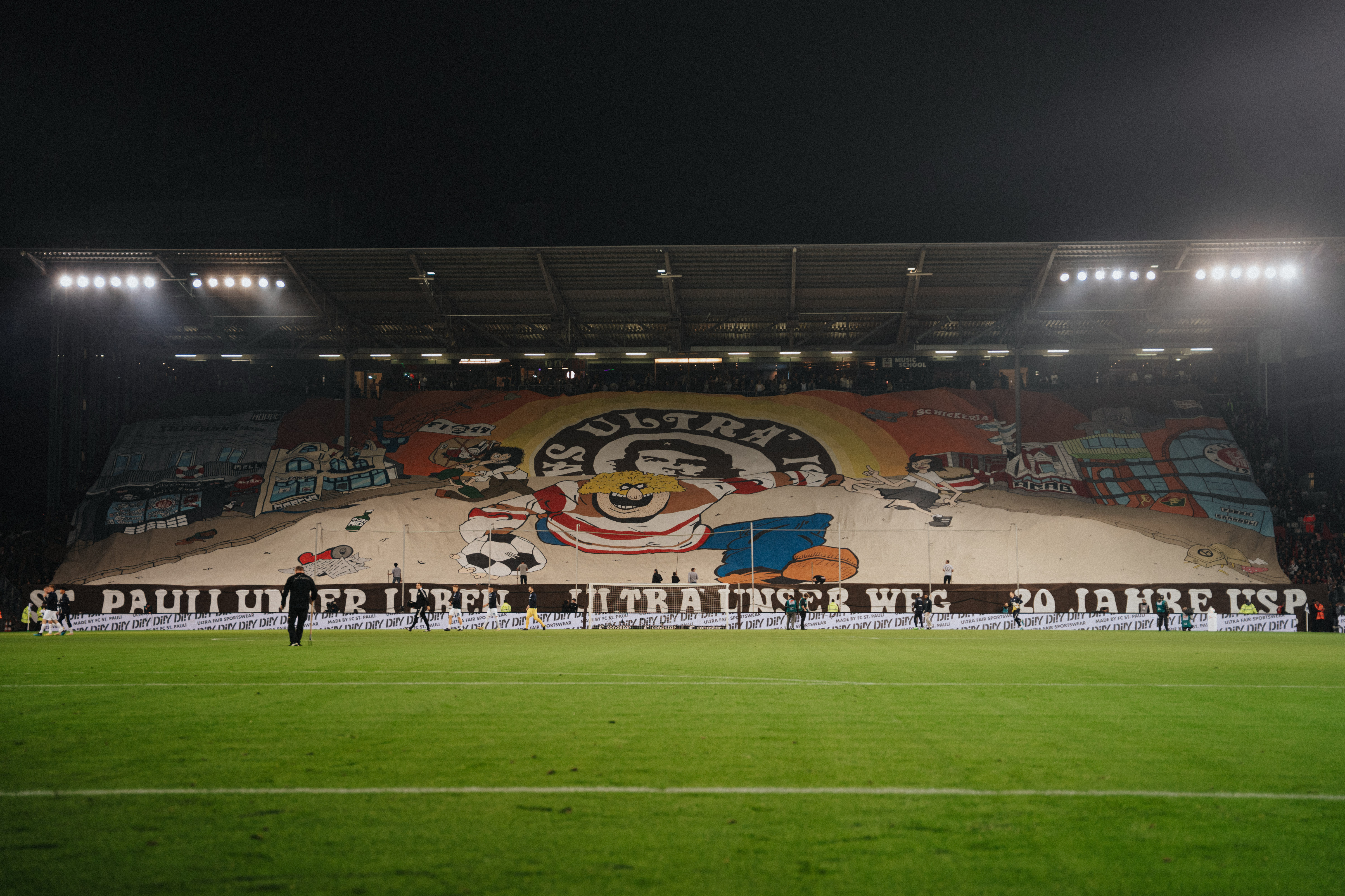 The South Stand displayed a magnificent tifo before the game to mark 20 years of Ultrá Sankt Pauli.