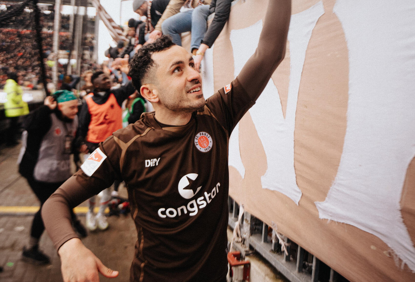 Manolis Saliakas celebrates with the fans after the 2-1 home win over Fürth.
