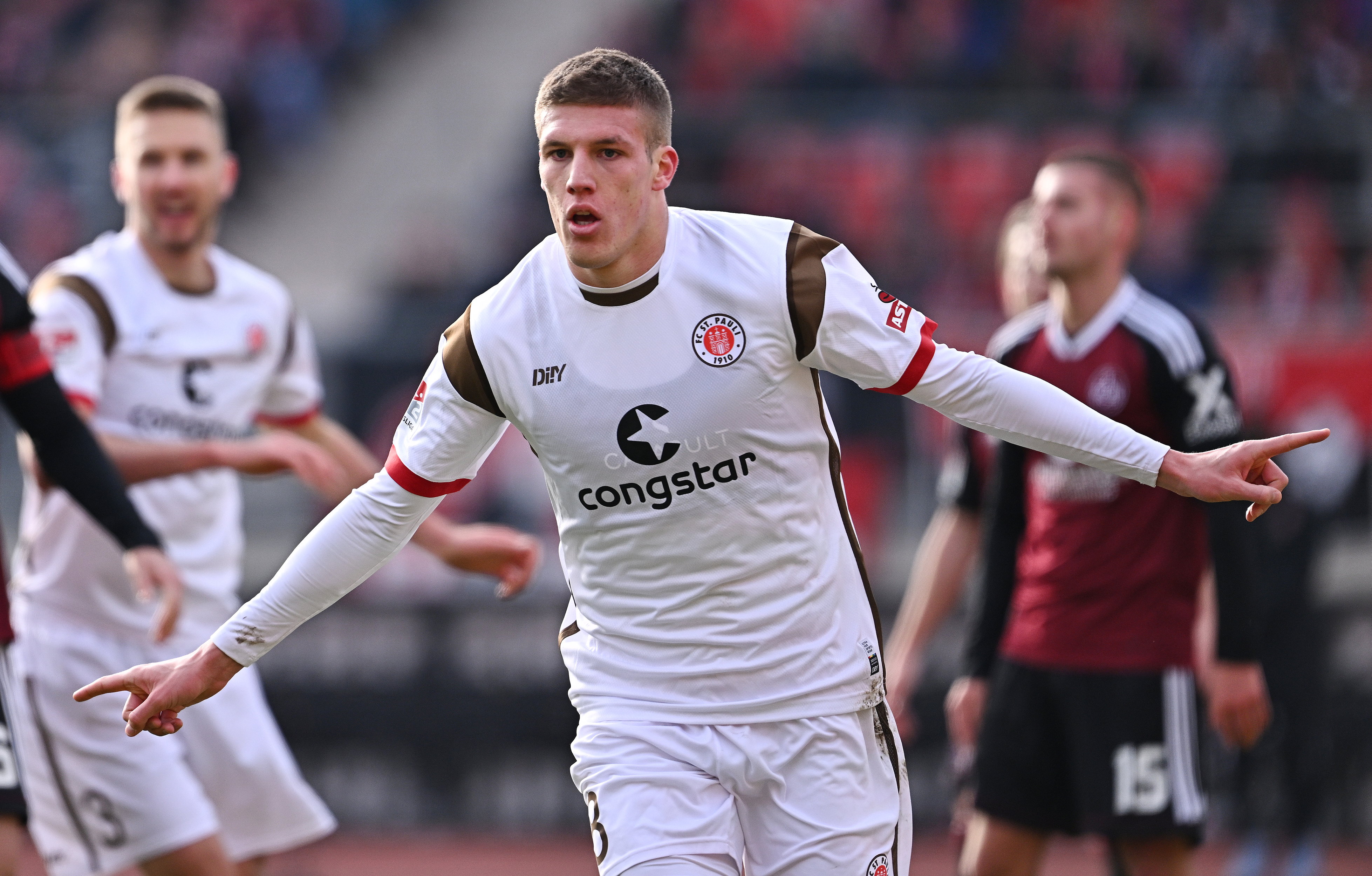 Jakov Medić bejubelt sein Tor im ersten Spiel der Rückrunde beim 1. FC Nürnberg.
