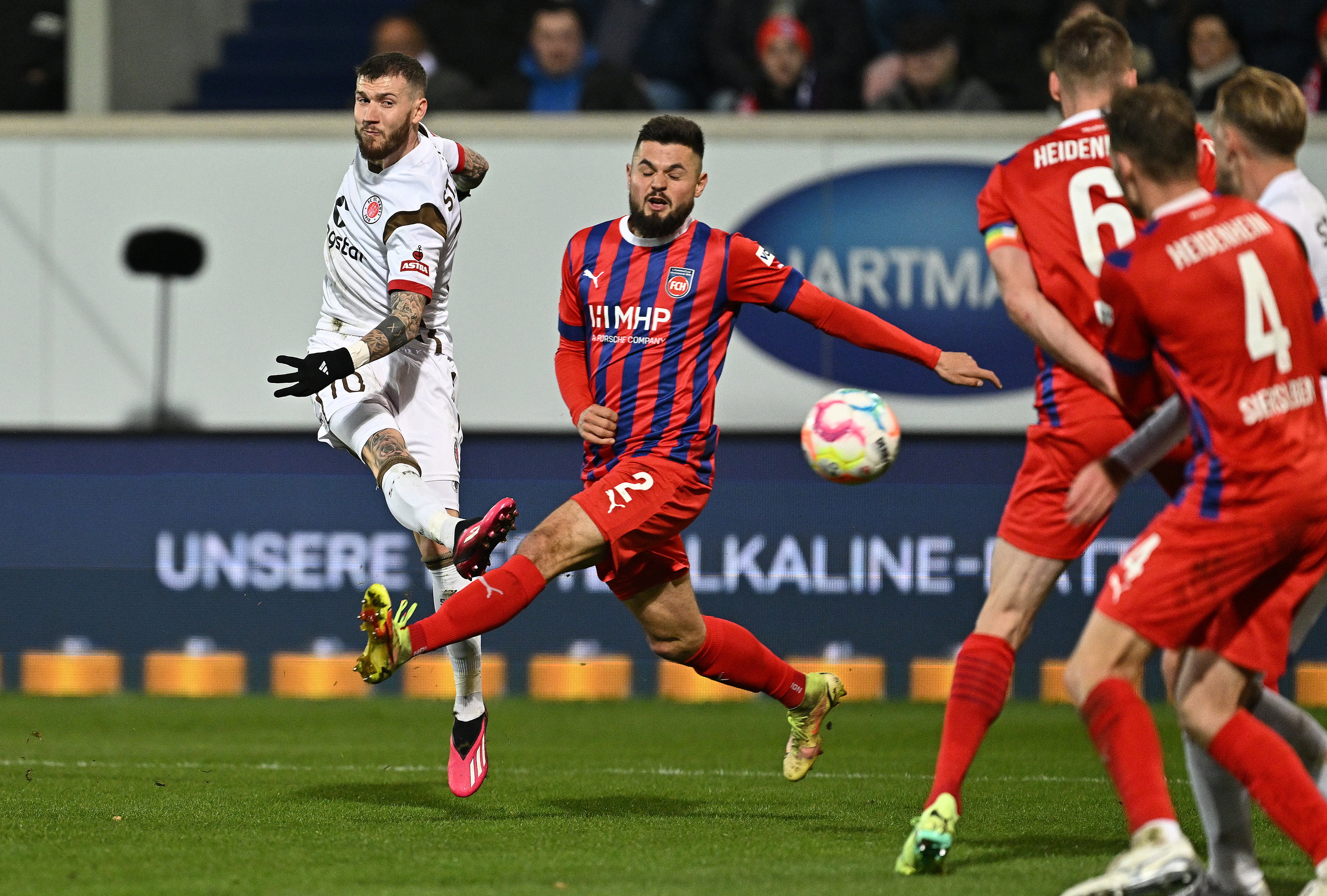 Marcel Hartel erzielt das 1:0 für den FC St. Pauli.