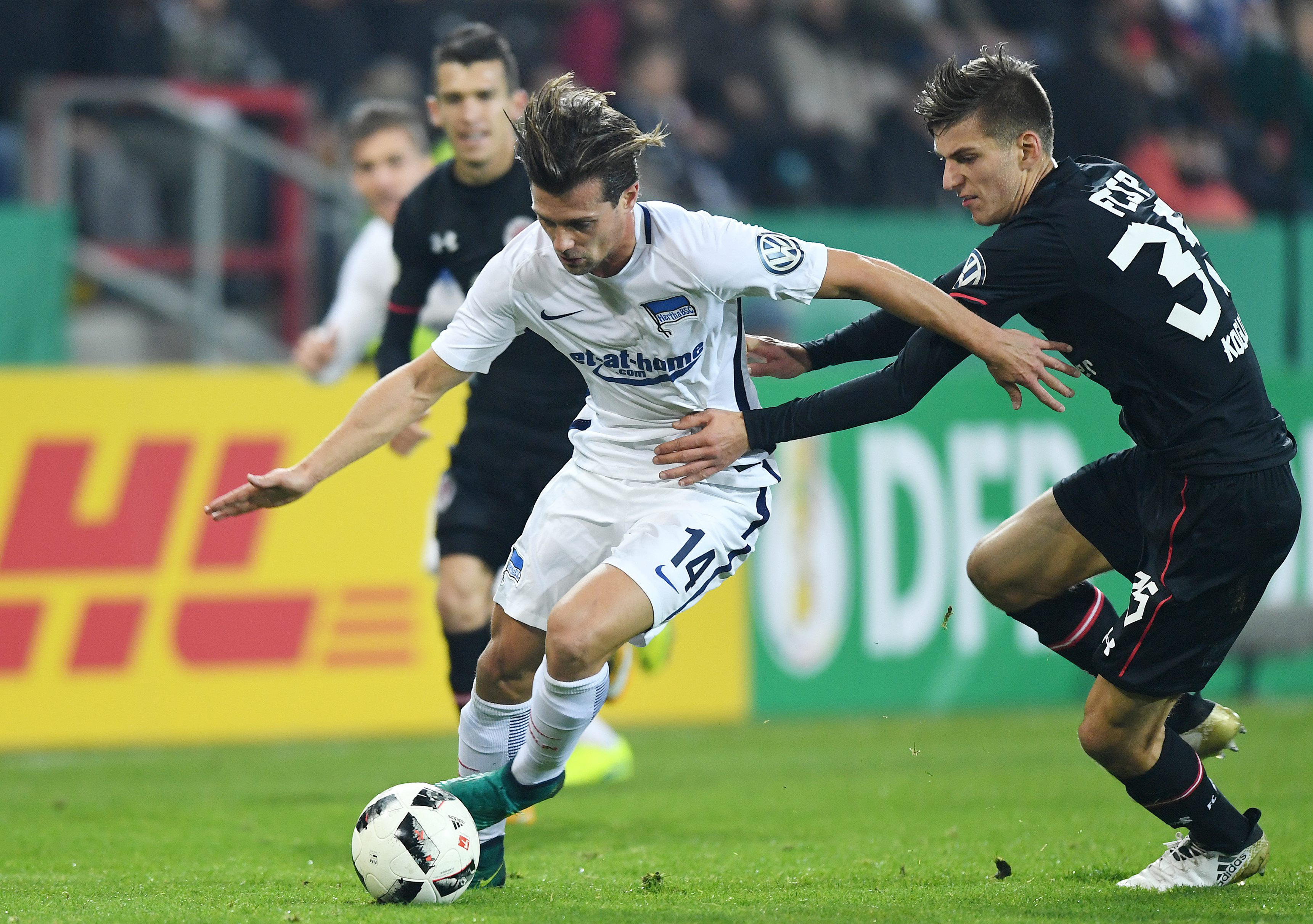In the second round of the DFB Cup Brian Koglin often had to deal with Hertha's Valentin Stocker.