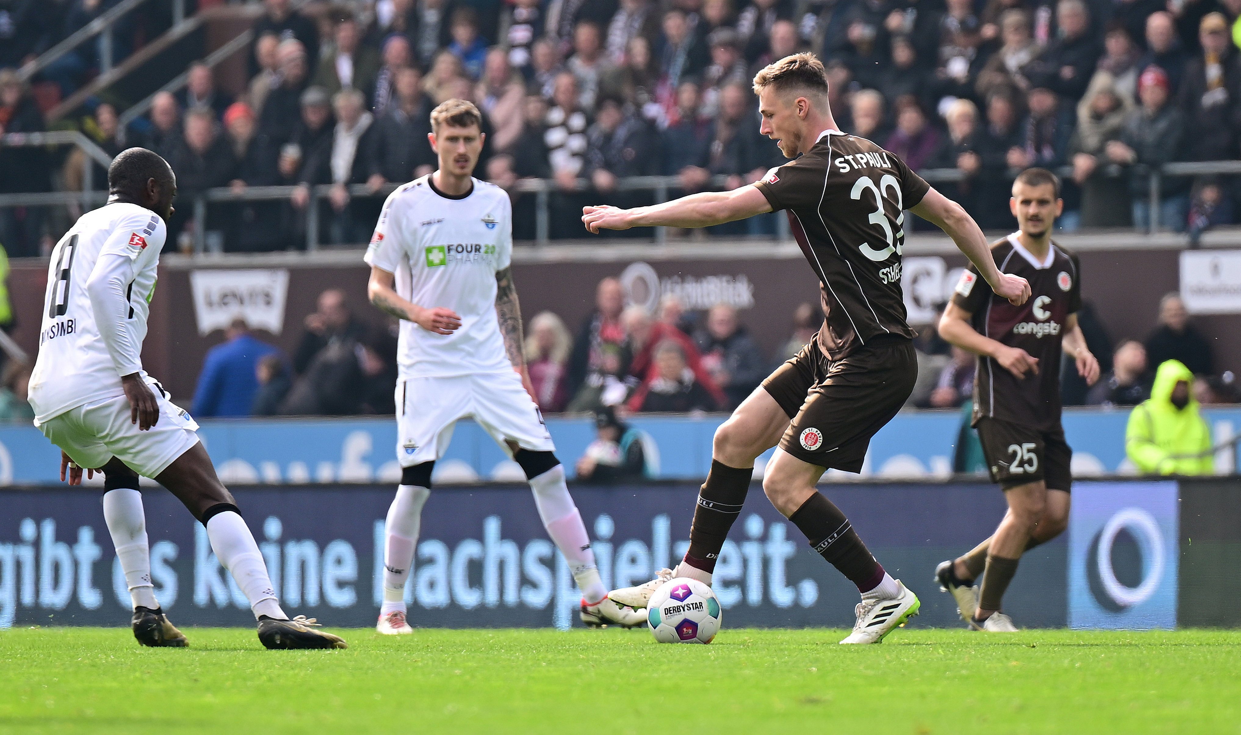 Ende März kam Tjark Scheller im Heimspiel gegen Paderborn zu seinem zweiten Zweitliga-Einsatz.