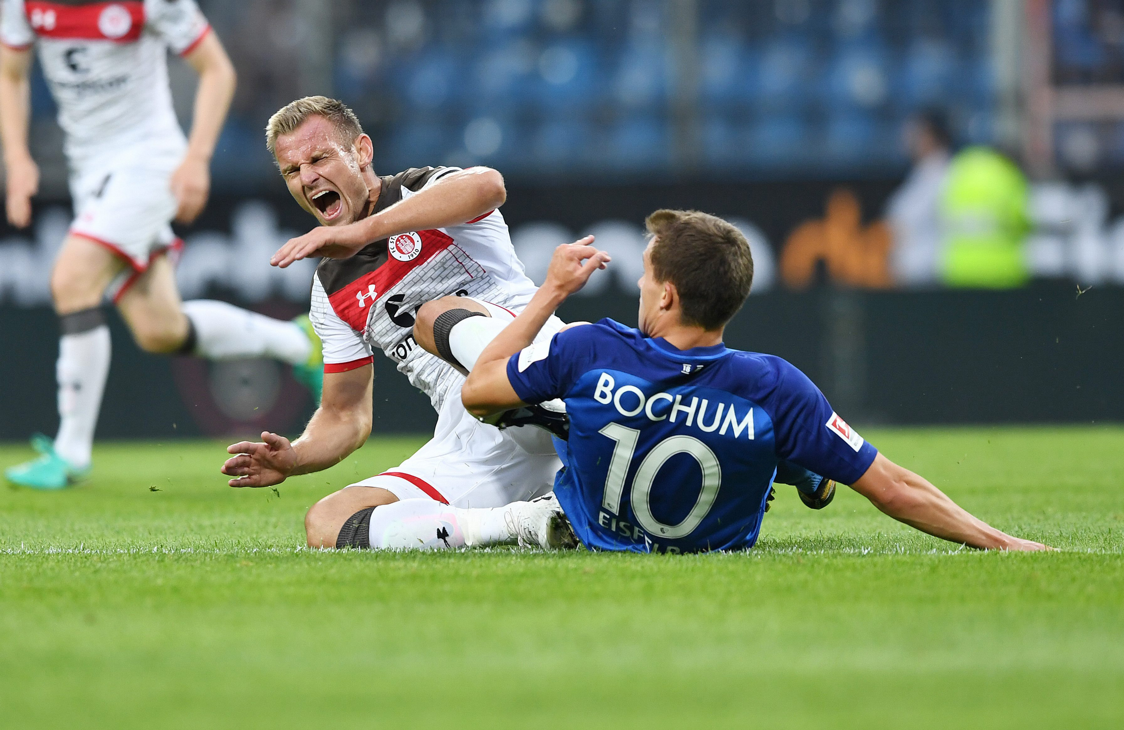 Bernd Nehrig could have opened the scoring early on. Here is fouled by Bochum's Thomas Eisfeld.
