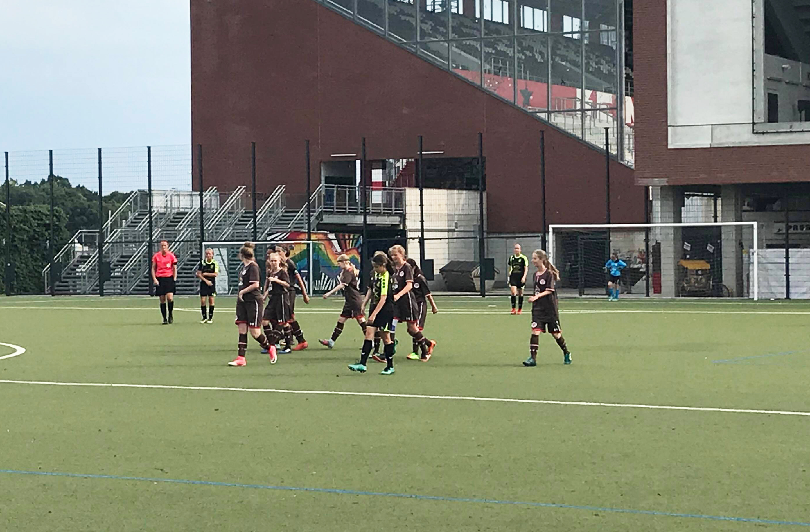 Unsere C-Juniorinnen besiegten Risum-Lindholm an der Feldstraße mit 7:1 und empfangen nun den JFV Hannover United.