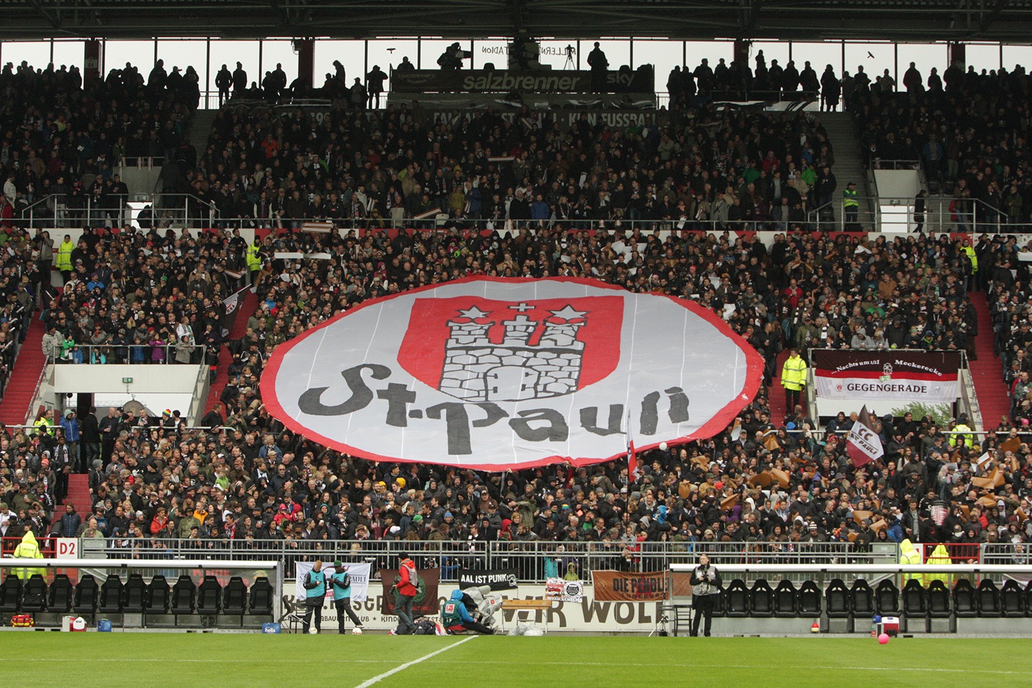 In der Gegengerade des Millerntor-Stadions befindet sich auch das FC St. Pauli-Museum.